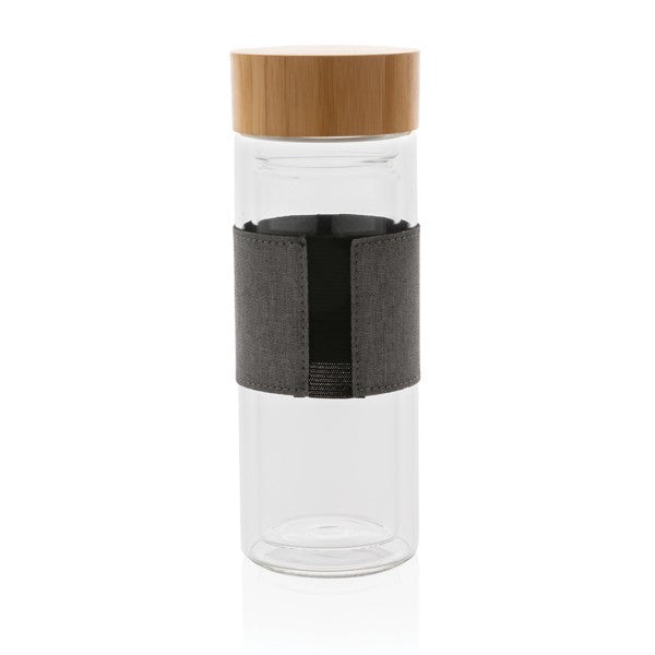 Doppelwandige Glasflasche mit Bambusdeckel und grauem Sleeve